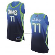 Maglia Dallas Mavericks Luka Doncic NO 77 Citta Autentico Blu