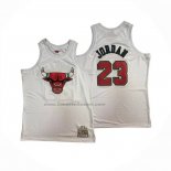 Maglia Chicago Bulls Michael Jordan No 23 Mitchell & Ness 1997-98 Bianco2