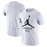 Maglia Manica Corta Brooklyn Nets Essential Jumpman Bianco